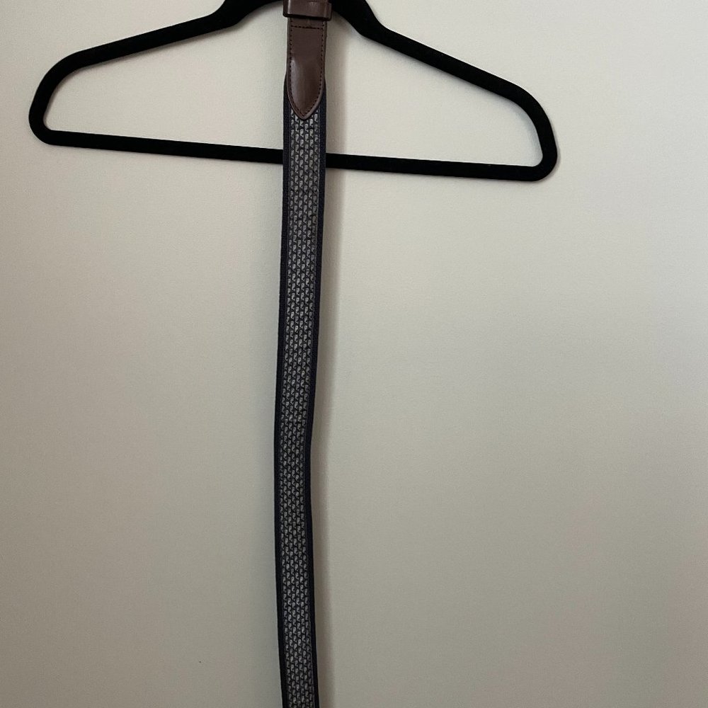 Men's Vineyard Vine whale belt size 32